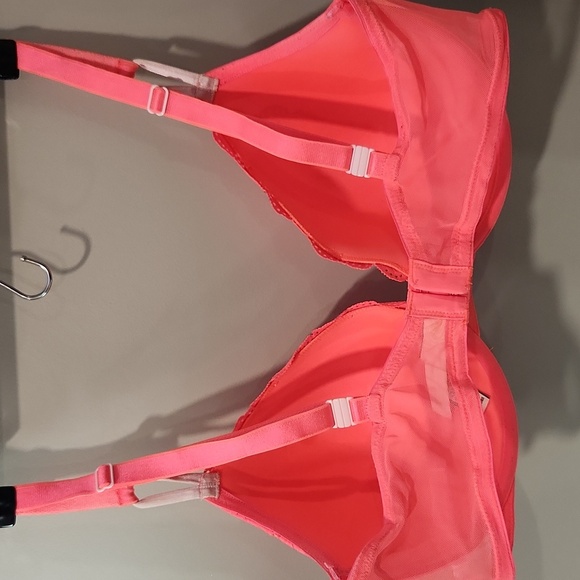 Victoria's Secret Pink Bra with Molded Cups and Smooth Finish - Picture 4 of 8